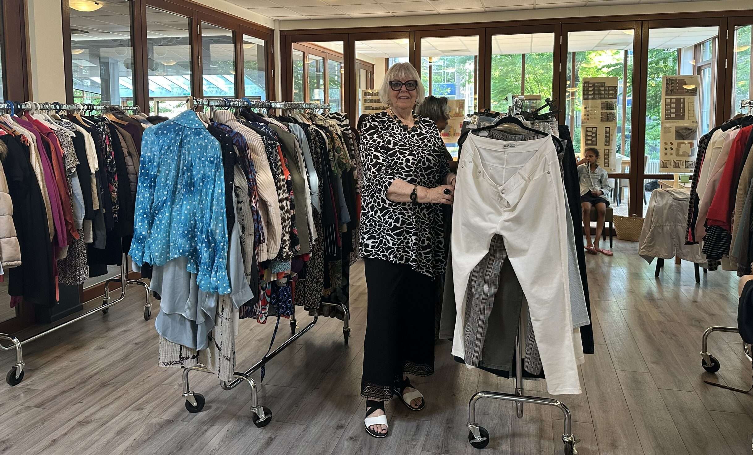 Kledingmarkt van Leny