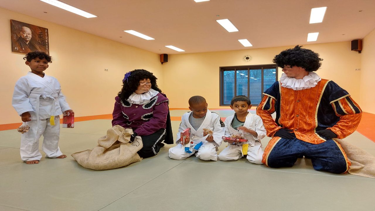 Sinterklaasbezoek-bij-de-Judo-hoofdafbeelding-LikeJeWijk-ykvcf