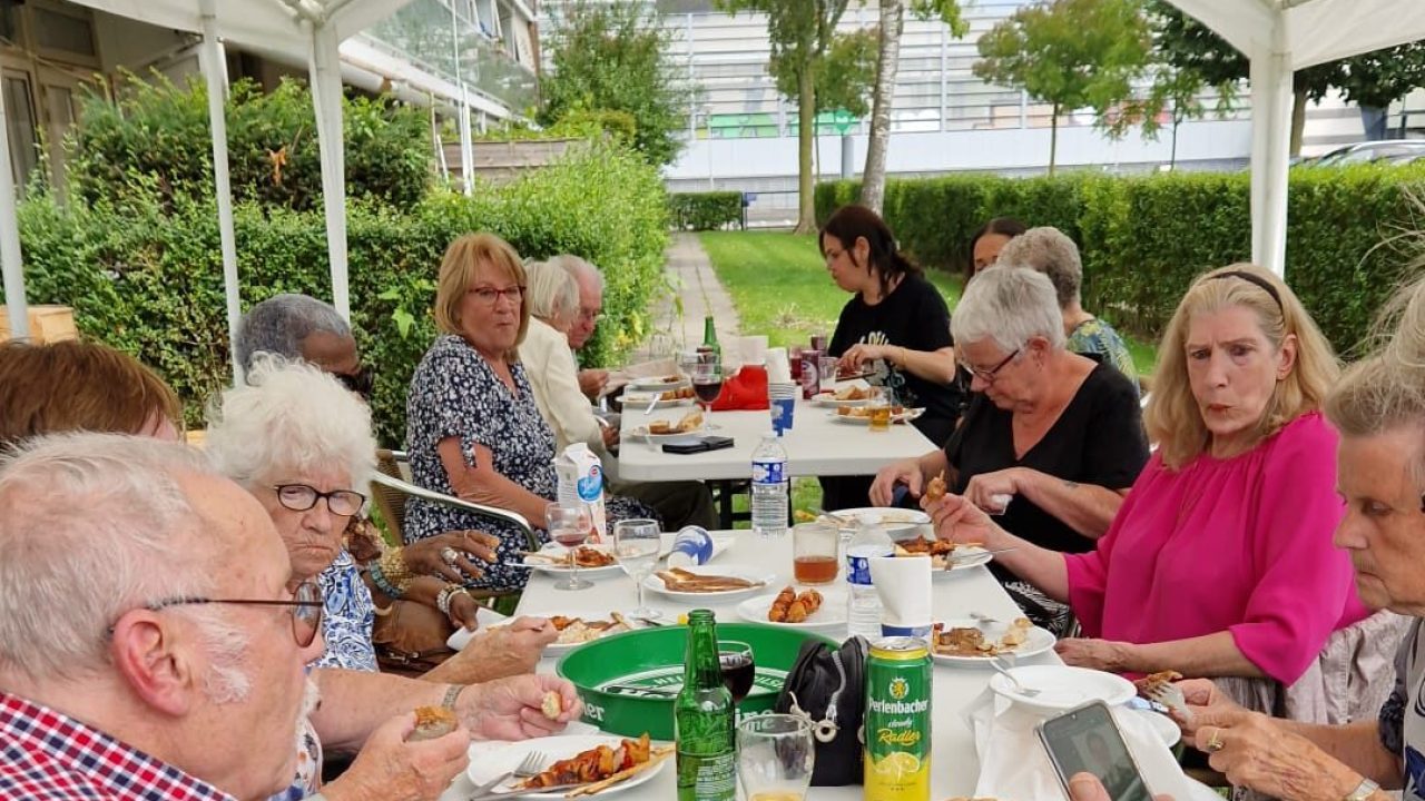 Zomerse-barbecueen-Zonnelicht-extra-media-LikeJeWijk-GWKym