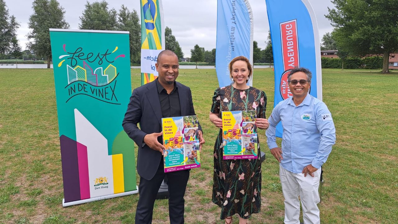 01 Poster-overdracht Nur Marion Walter Feest in de Vinex