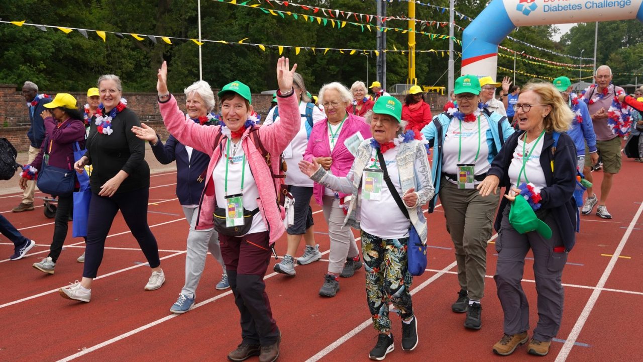 De vitaliteitsdag voor 50 plussers op de atletiekbaan bij de laan van poot. Naast de rollatorloop en verschillende loop en ren wedstrijden kunnen ouderen meedoen met een zumba les en verschillende gezondheidstesten doen bij een infomarkt.