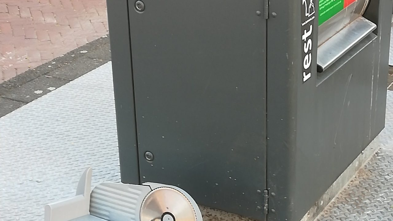 Afval naast de container? Meld het via de BuitenBeter App.