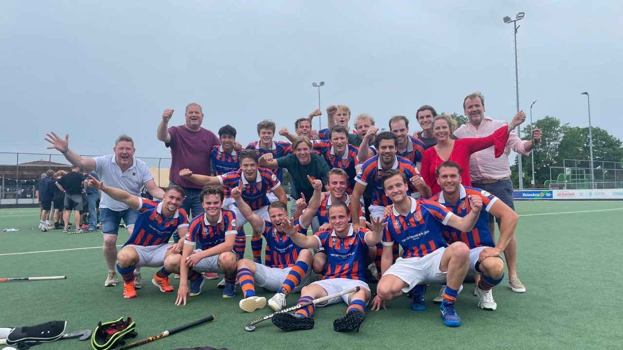 Heren-1-van-HCY-promoveert-naar-de-2e-klasse-hoofdafbeelding-LikeJeWijk-oCI5m