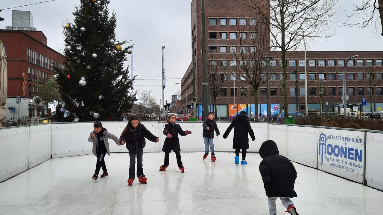 Kerstparade en schaatsbaan in Ypenburg 2024 (7)