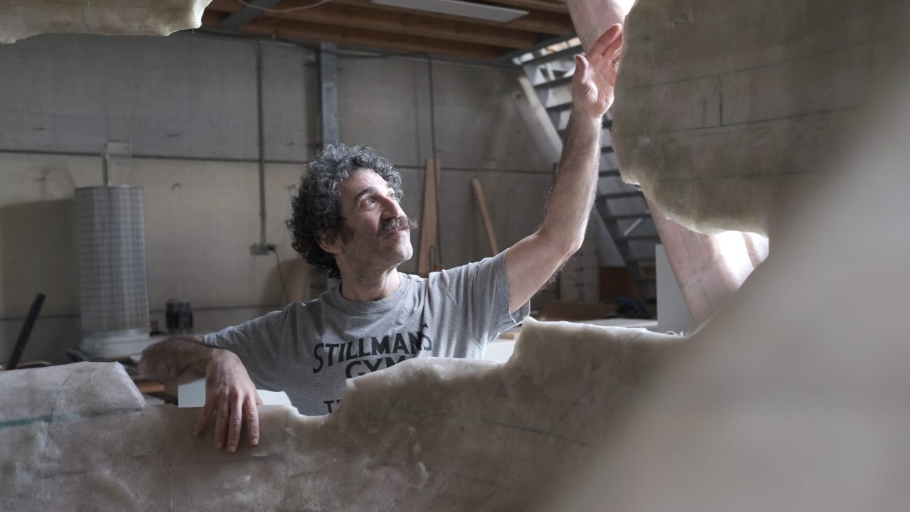 Michael-Rakowitz-in-atelier-Anything-is-Possible-maart-2025-foto-Wineke-van-Muiswinkel