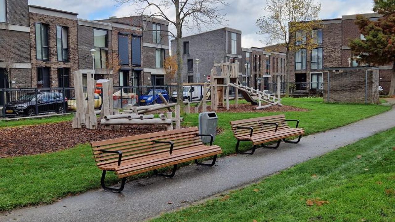 Nieuwe_banken_patrijsplantsoen_ypenburg_1