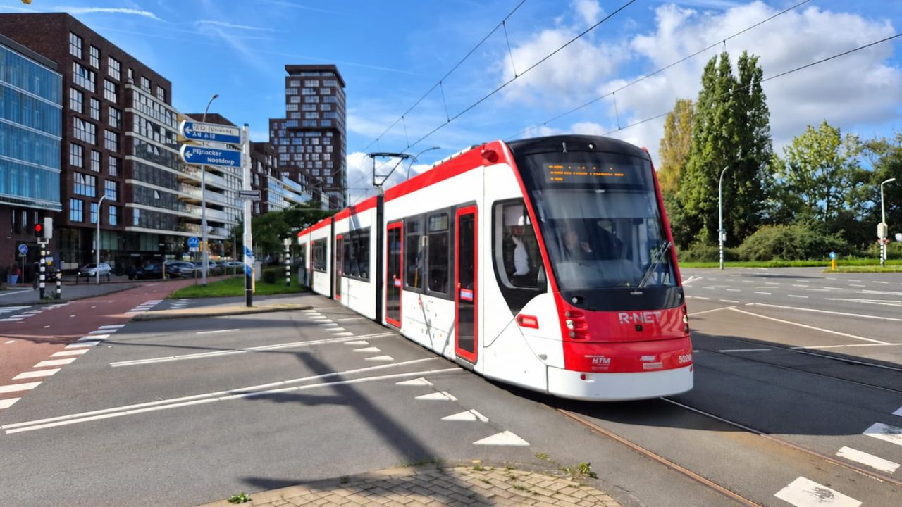 Tram 19 bij station Ypenburg